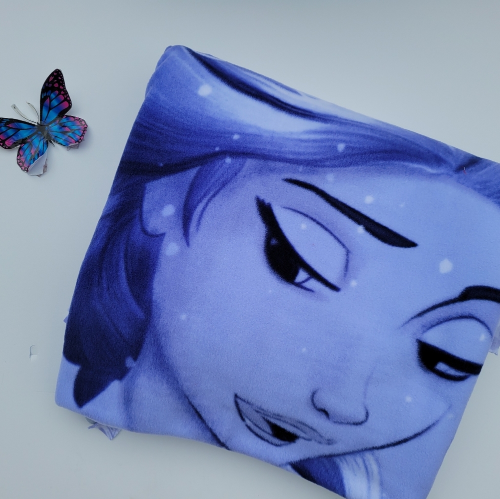 Frozen II Elsa “Be Brave, Be Free, Be You” No-Sew Reversible Tie Fleece Blanket